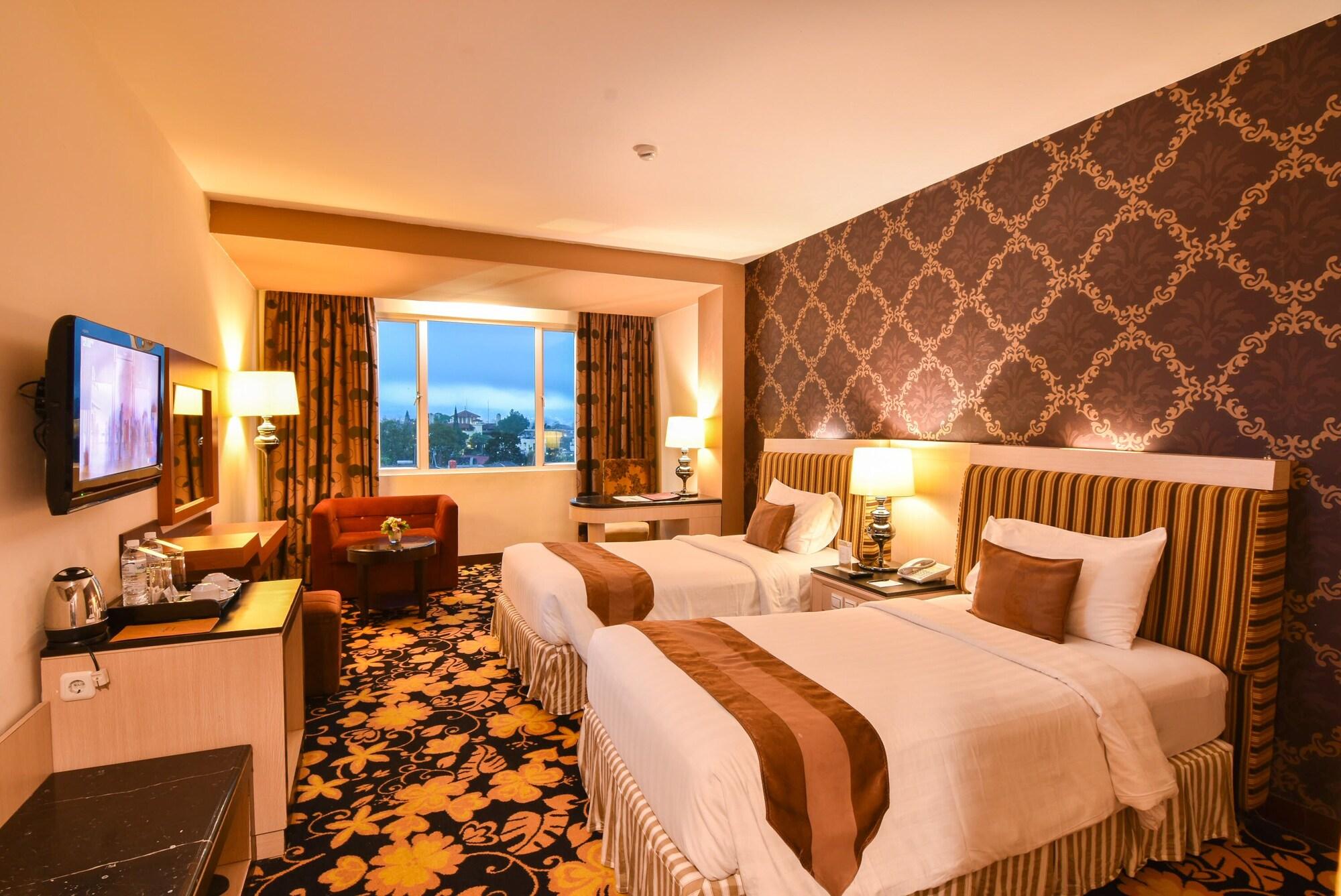 Grand Rocky Hotel Bukittinggi Esterno foto