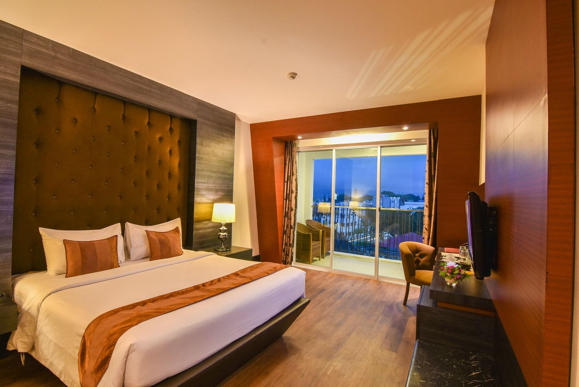 Grand Rocky Hotel Bukittinggi Esterno foto