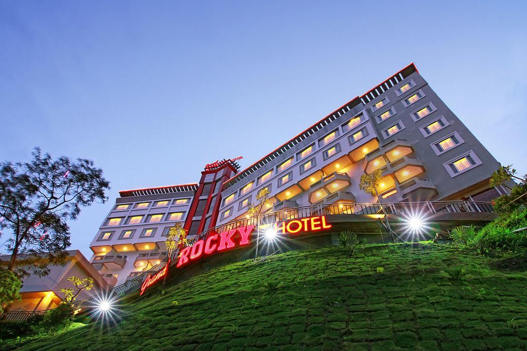 Grand Rocky Hotel Bukittinggi Esterno foto