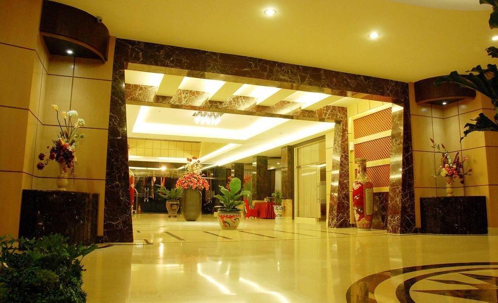 Grand Rocky Hotel Bukittinggi Esterno foto
