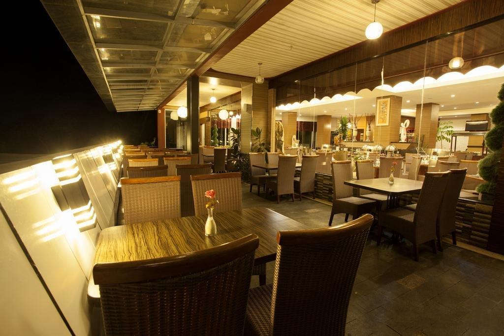 Grand Rocky Hotel Bukittinggi Esterno foto