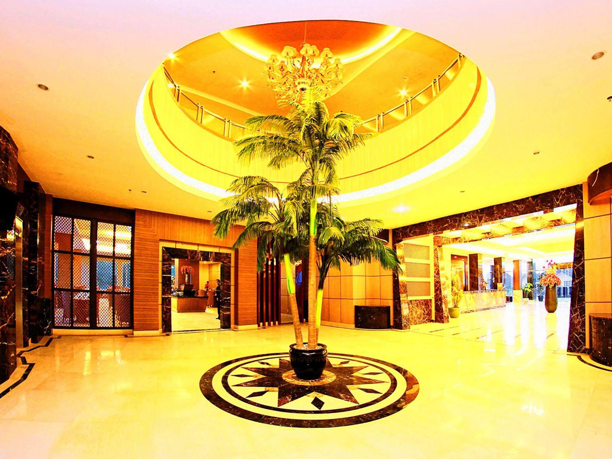 Grand Rocky Hotel Bukittinggi Esterno foto
