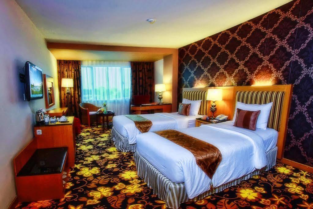 Grand Rocky Hotel Bukittinggi Esterno foto