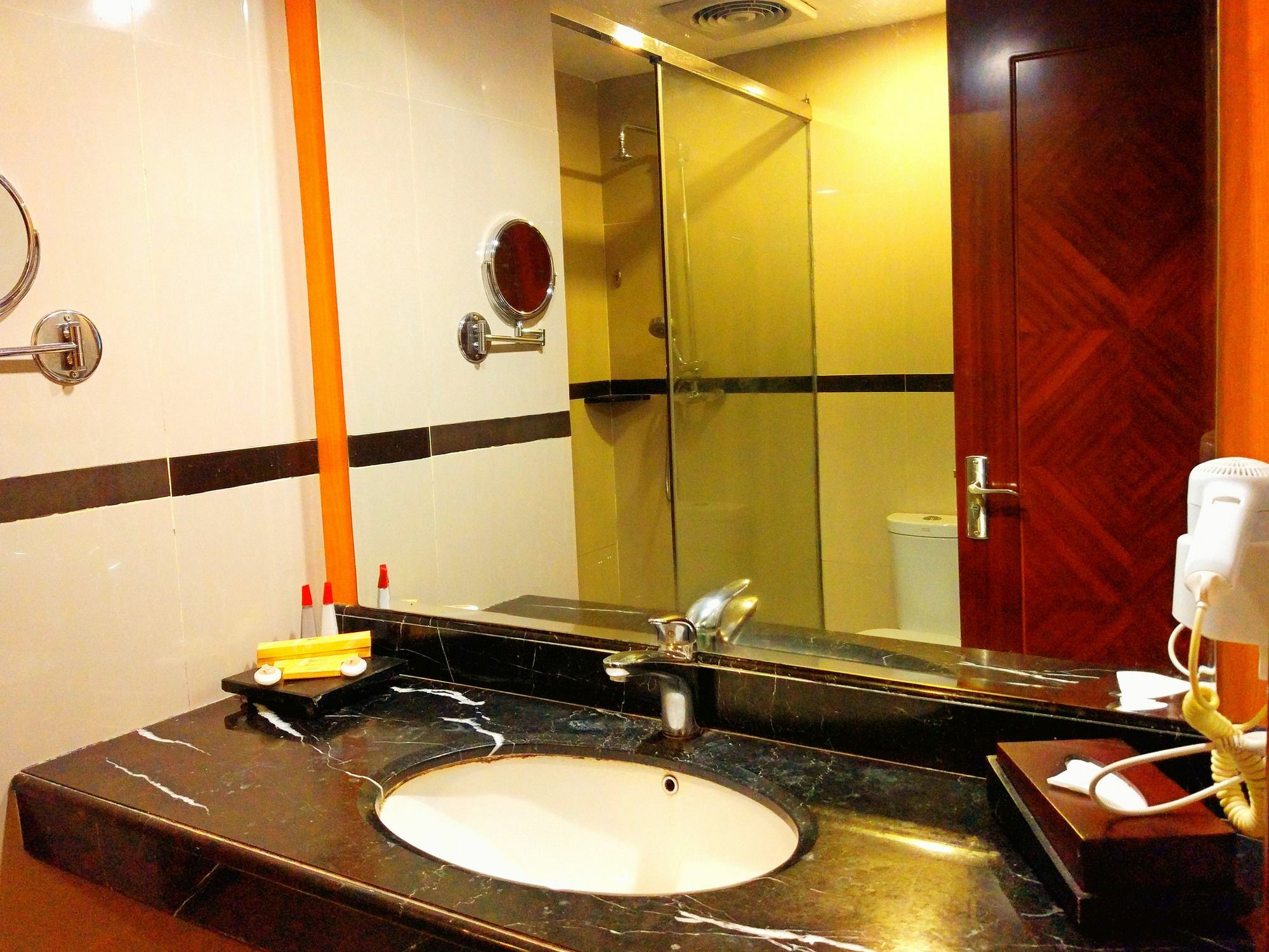 Grand Rocky Hotel Bukittinggi Esterno foto