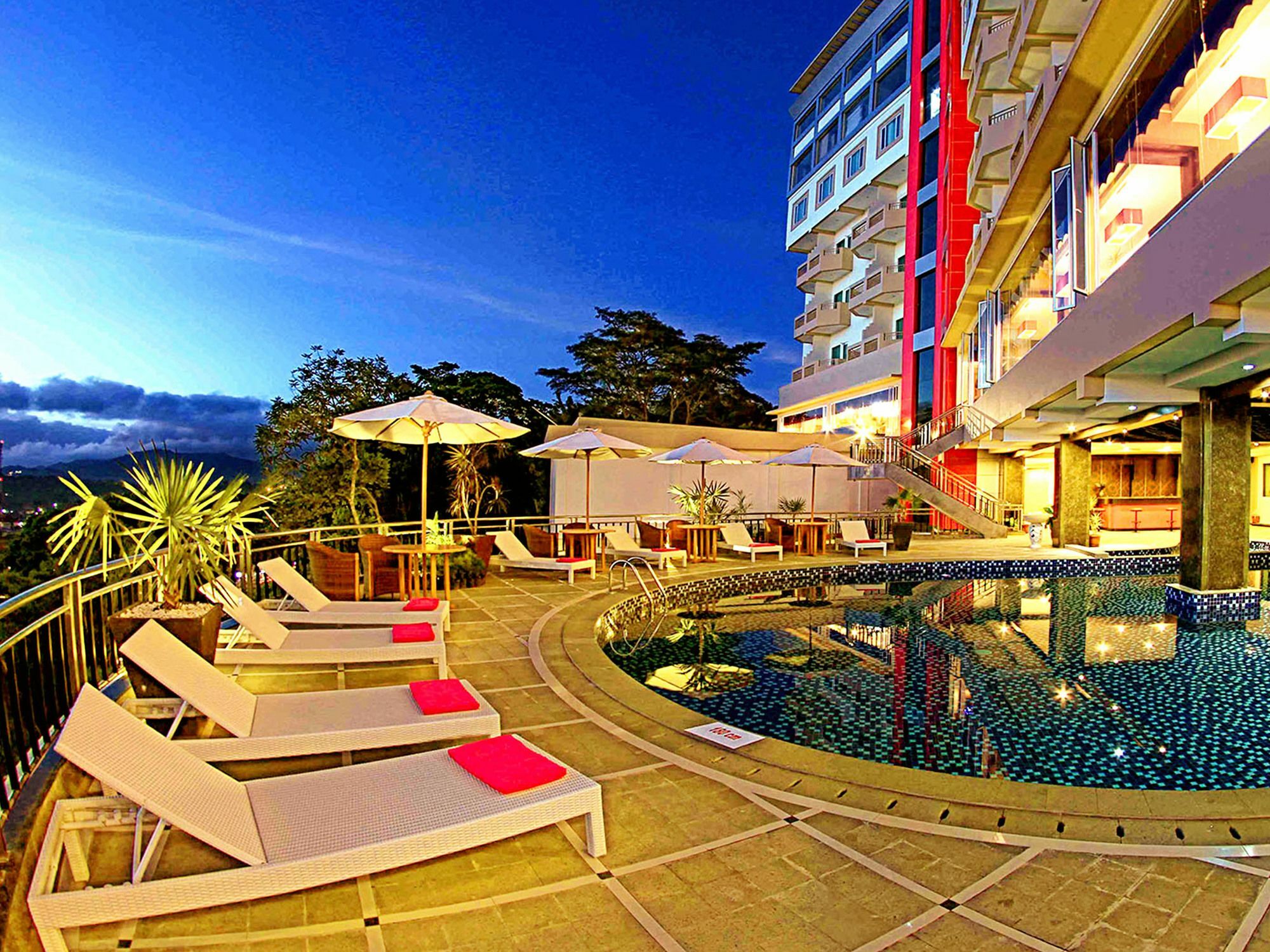 Grand Rocky Hotel Bukittinggi Esterno foto
