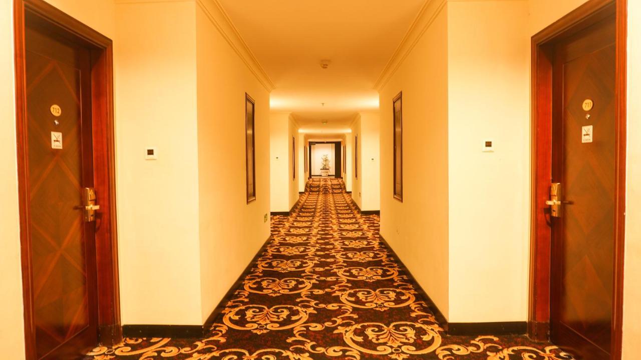 Grand Rocky Hotel Bukittinggi Esterno foto