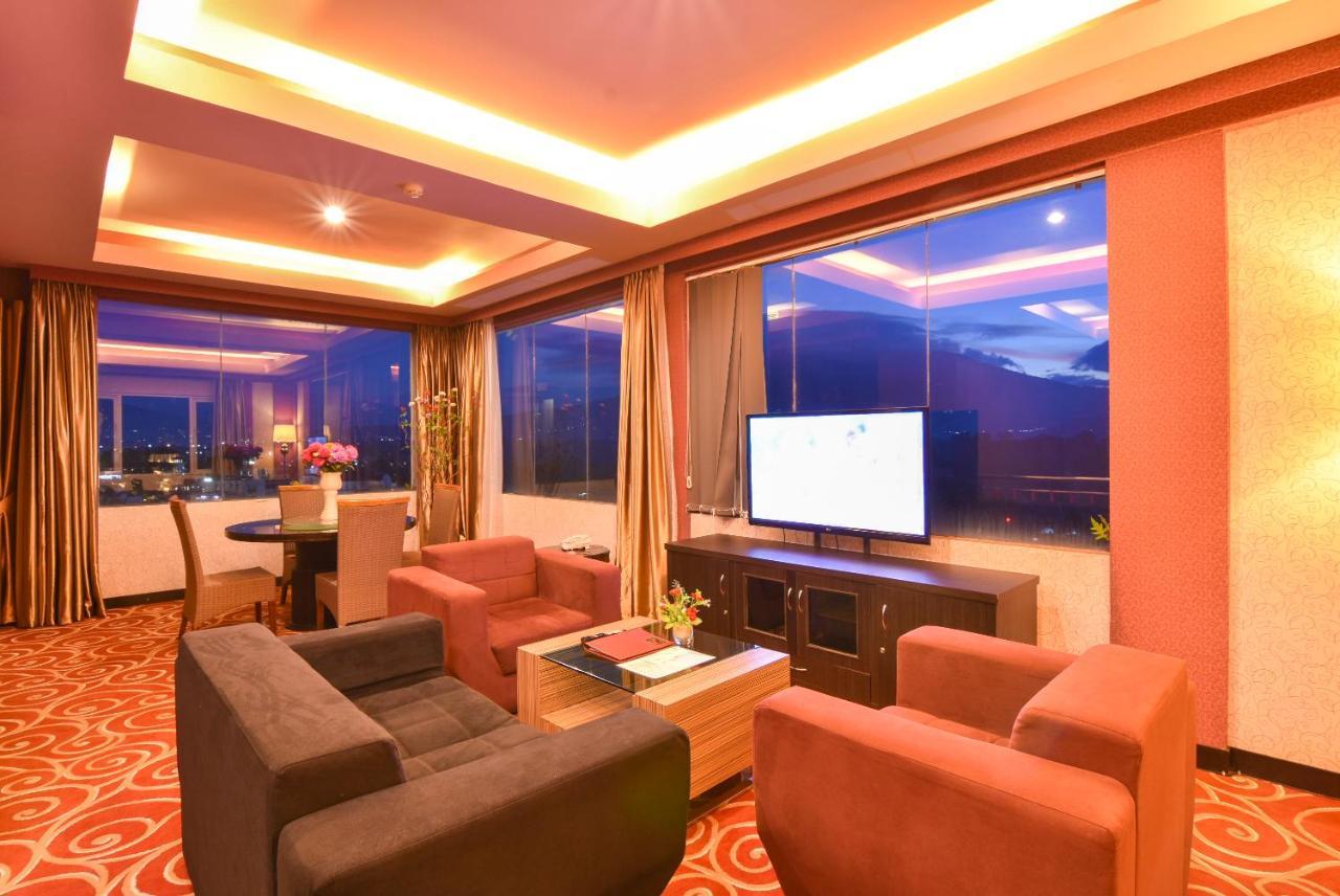 Grand Rocky Hotel Bukittinggi Esterno foto