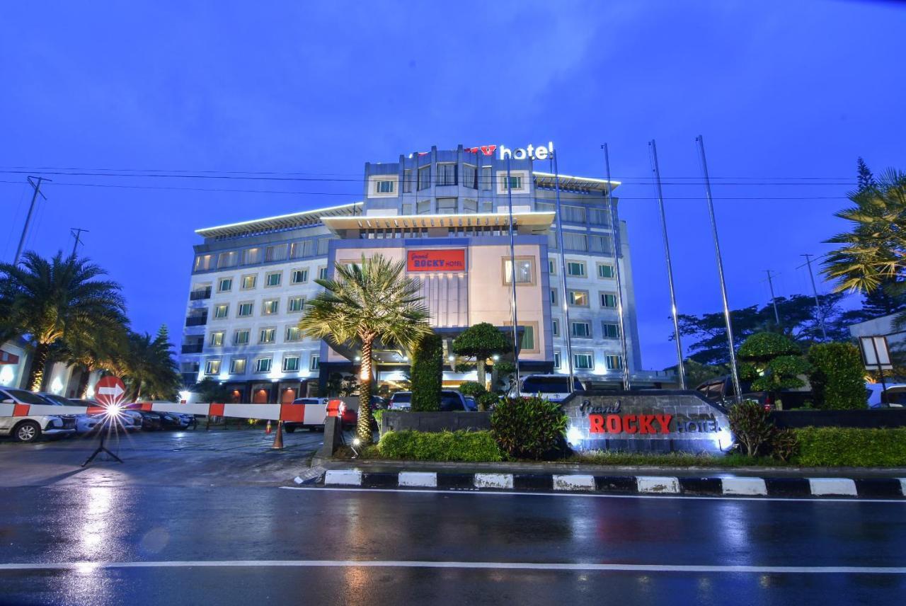 Grand Rocky Hotel Bukittinggi Esterno foto