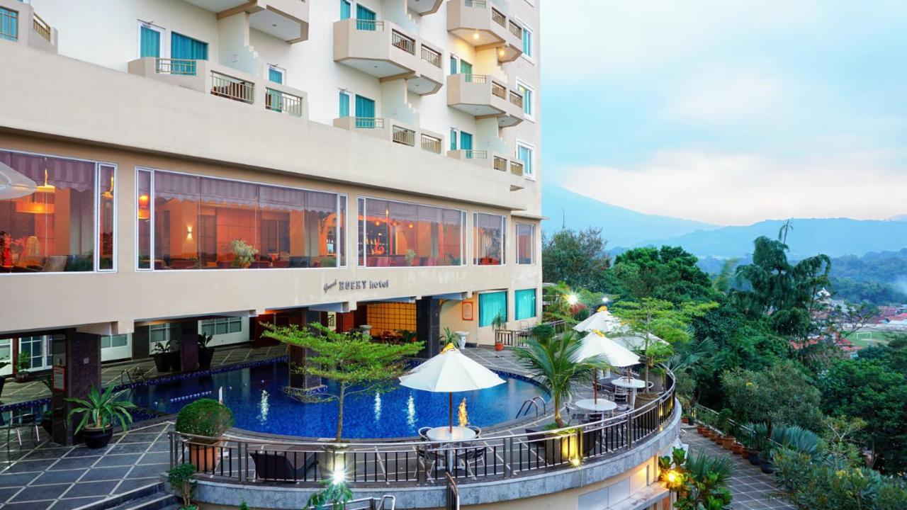 Grand Rocky Hotel Bukittinggi Esterno foto