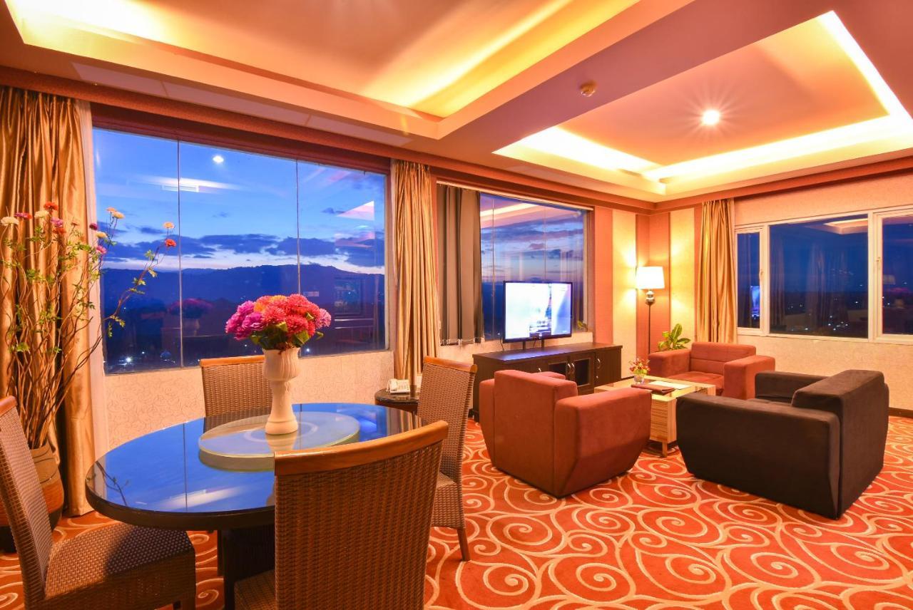 Grand Rocky Hotel Bukittinggi Esterno foto