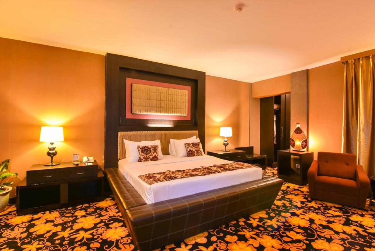 Grand Rocky Hotel Bukittinggi Esterno foto